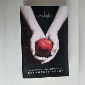 Twilight by Stephanie Meyer - Black and Red Cover